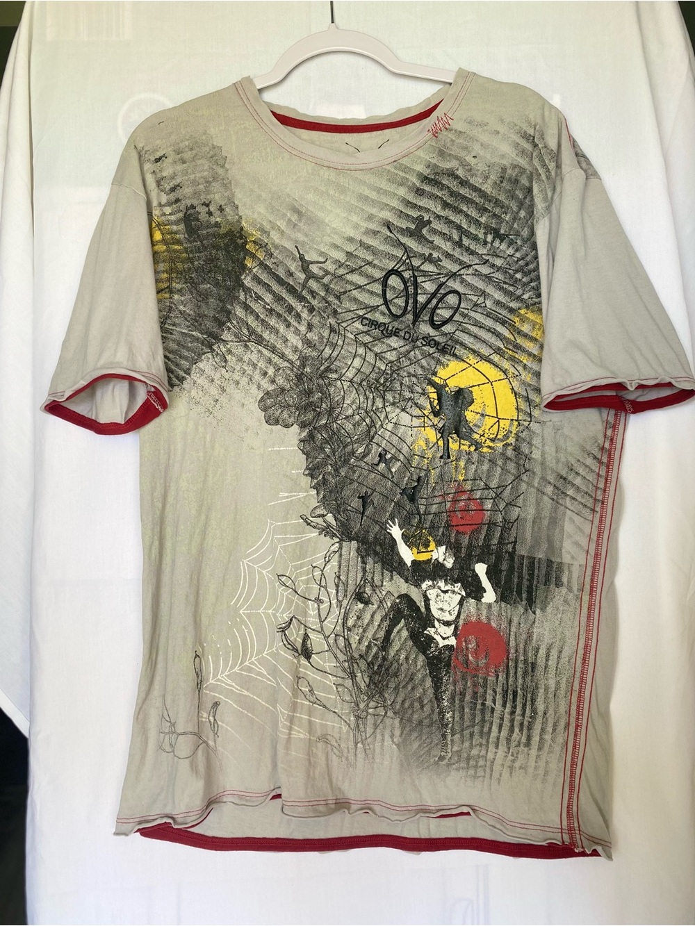 Cirque du Soleil OVO limited edition Graphic Logo Crew gray Short Sleeve Large